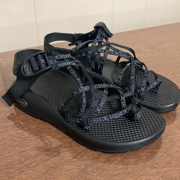 Chaco Shoes - Chaco black with white accents size 6